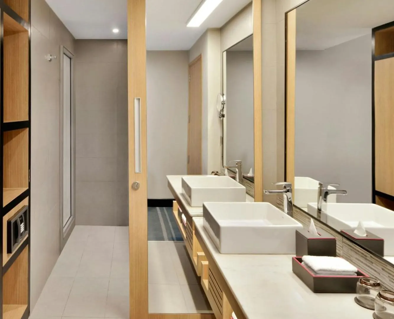 ***** Hotel Aloft New Delhi Aerocity India